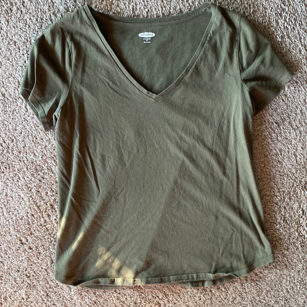 Short sleeve V-neck.